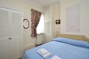 Aparthotel Kensingtoncourt 3*