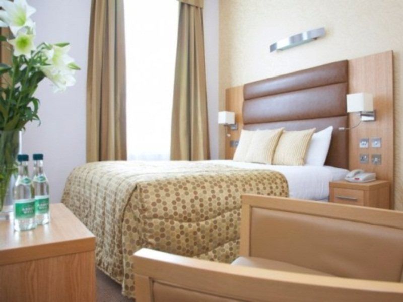 Ibis Styles Gloucester Road Hotel 3*