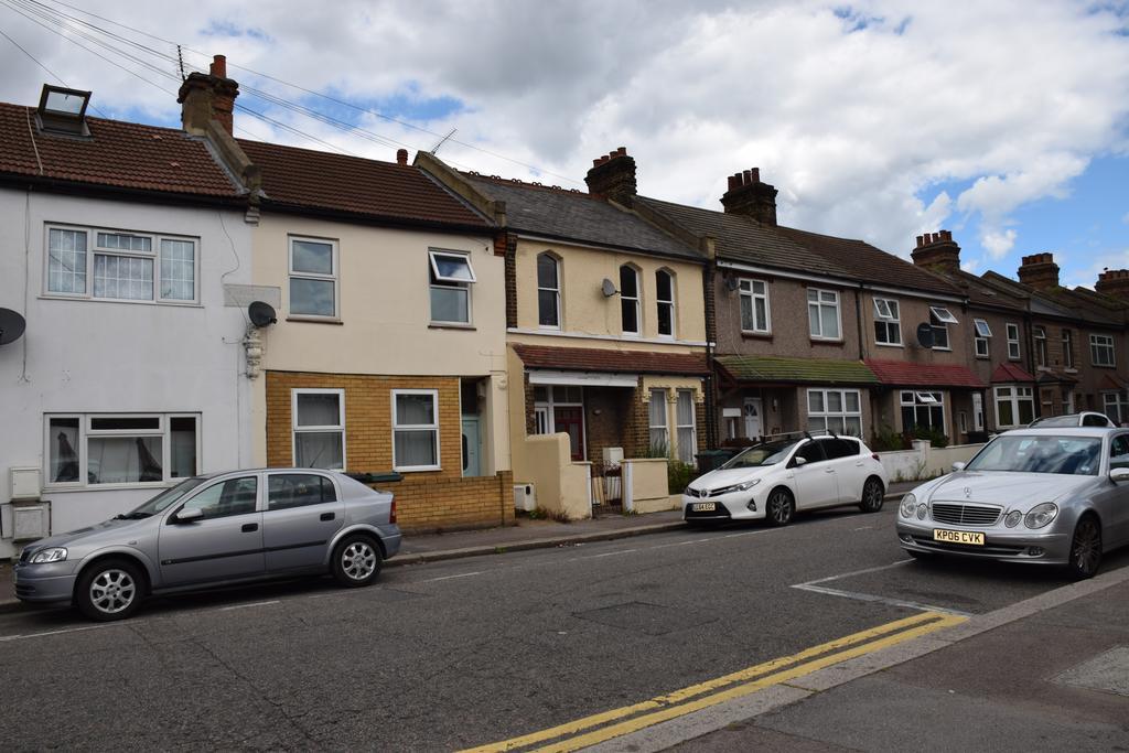Two Bedroom Flat St Andrews Road London