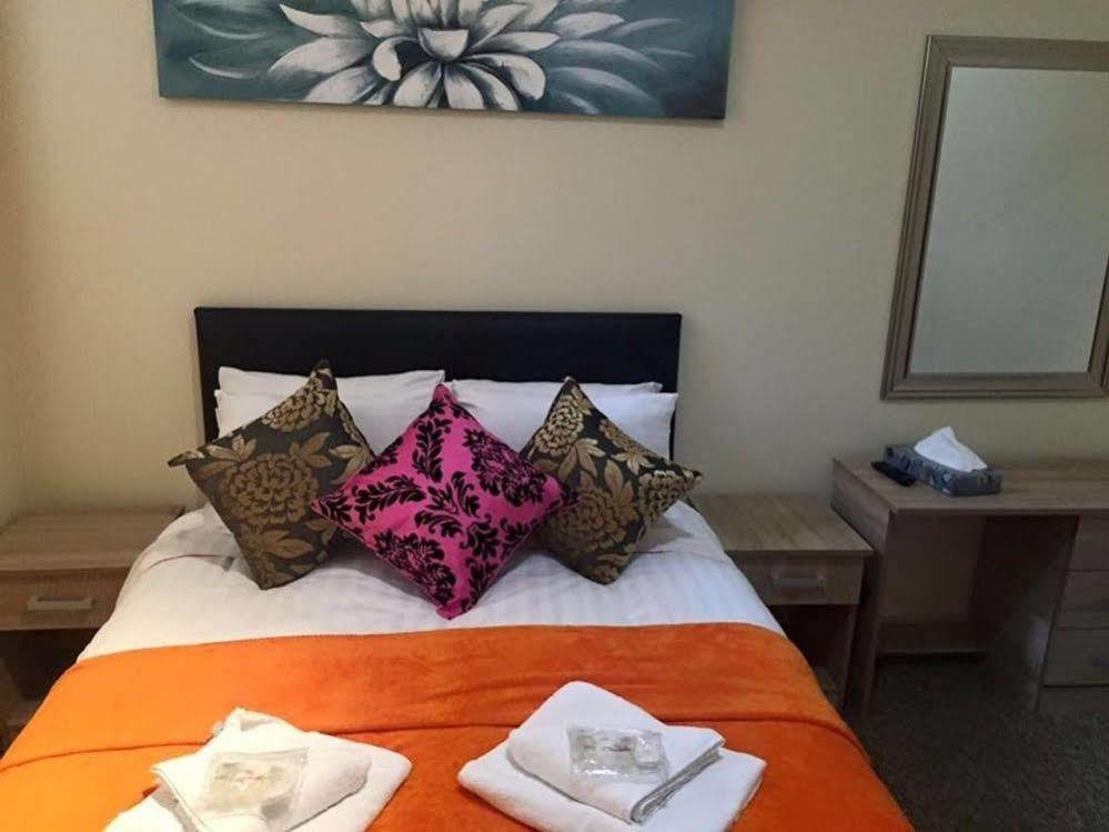 The Hub 3*