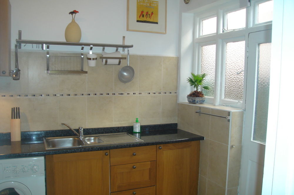 Lovely Garden In Wimbledon Town Centre With Private Parking By Wimbledon Lets Apartment