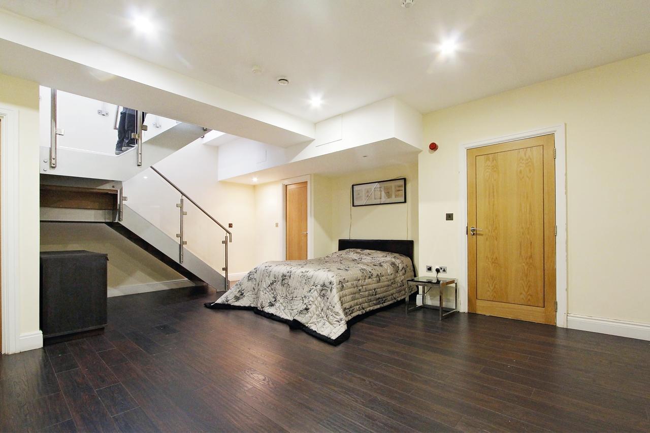 Apartment At Camden Square