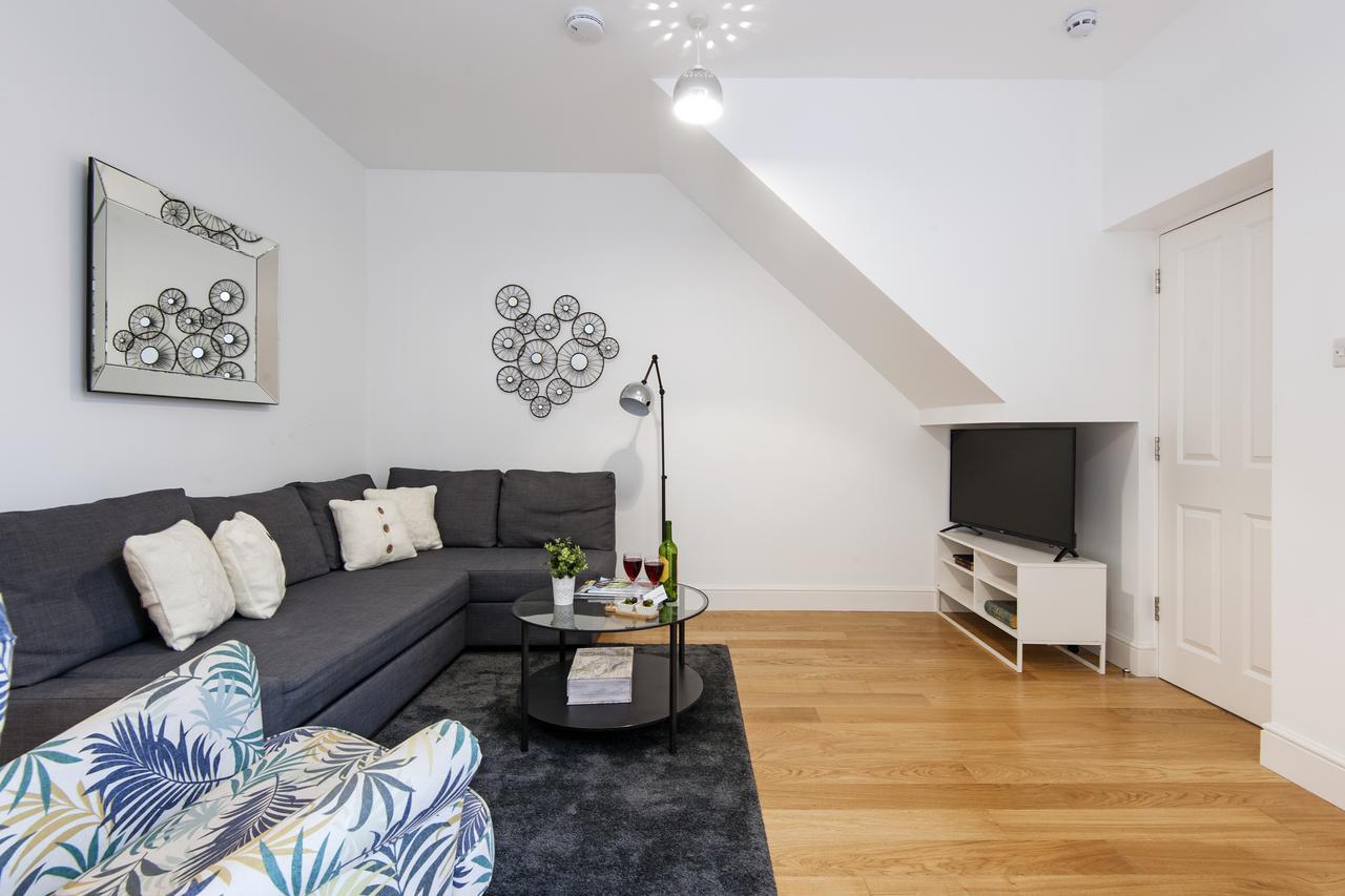Apartment The North End Road London