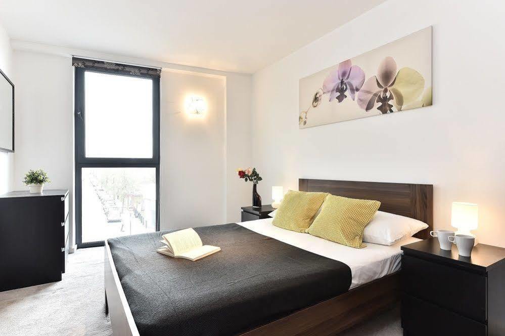 Premier Tower Bridge Apartment * London