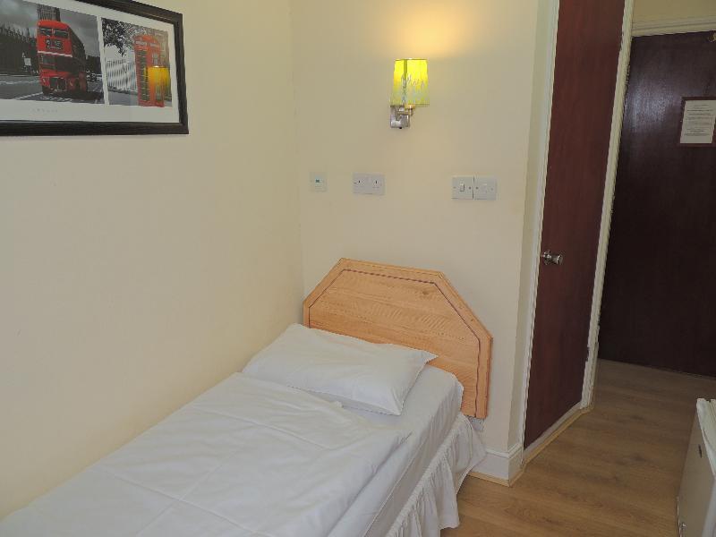 Dolphin - The 3* London