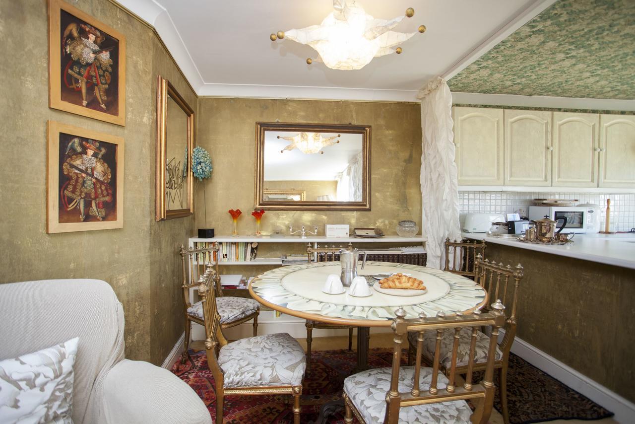 Italianflat - Oakley London