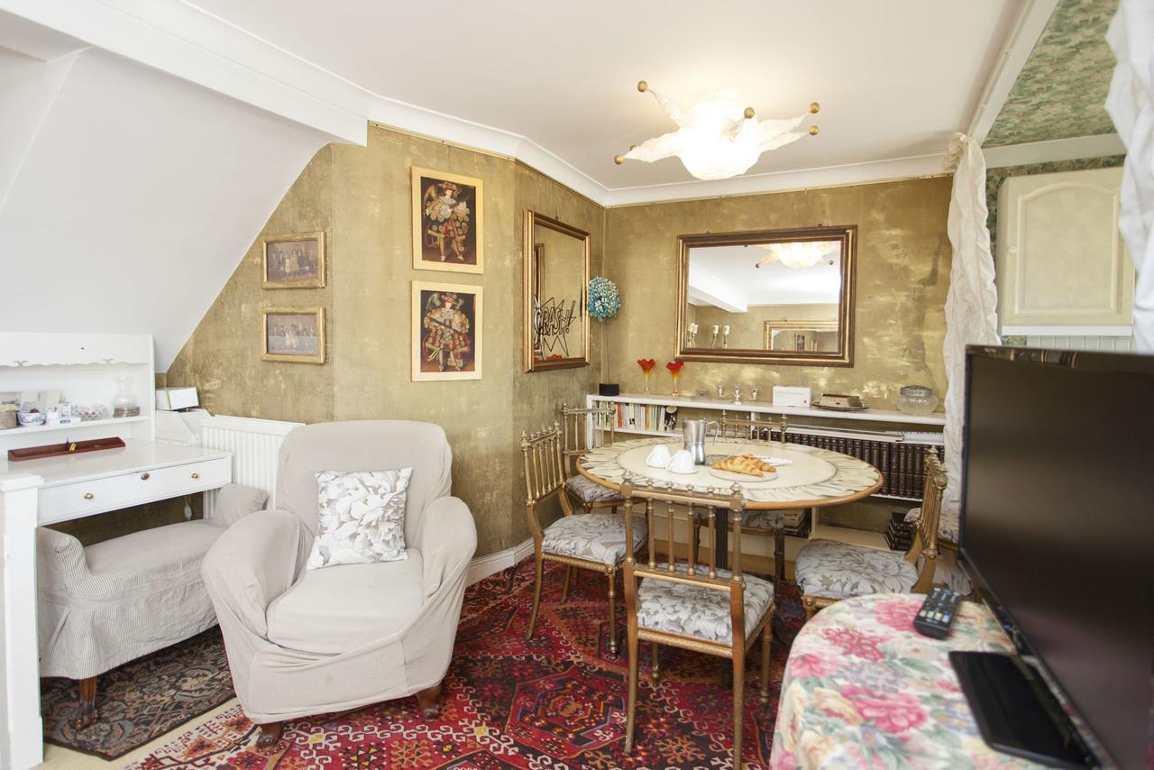 Italianflat - Oakley London