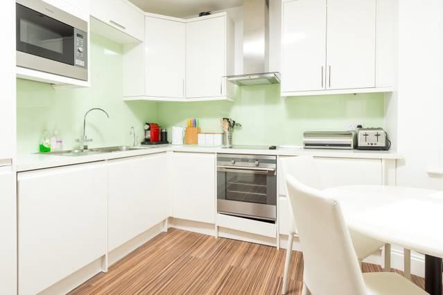 Gorgeous In Trendy Neighbourhood Apartment *