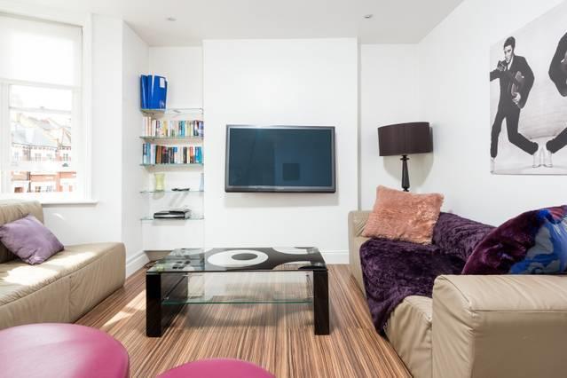Gorgeous In Trendy Neighbourhood London