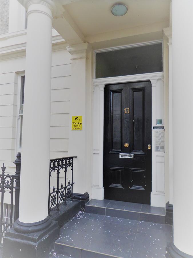 Apartment Regents Court
