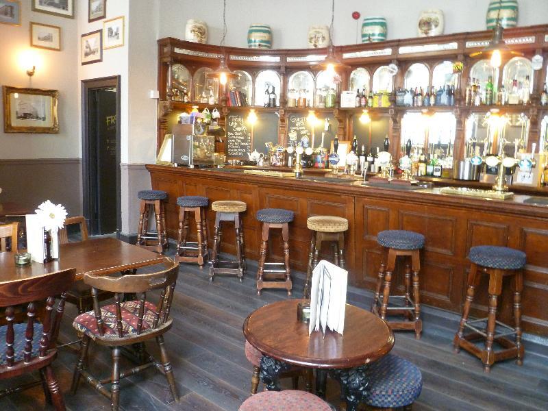 Publove @ The White Ferry, Victoria Hostel *