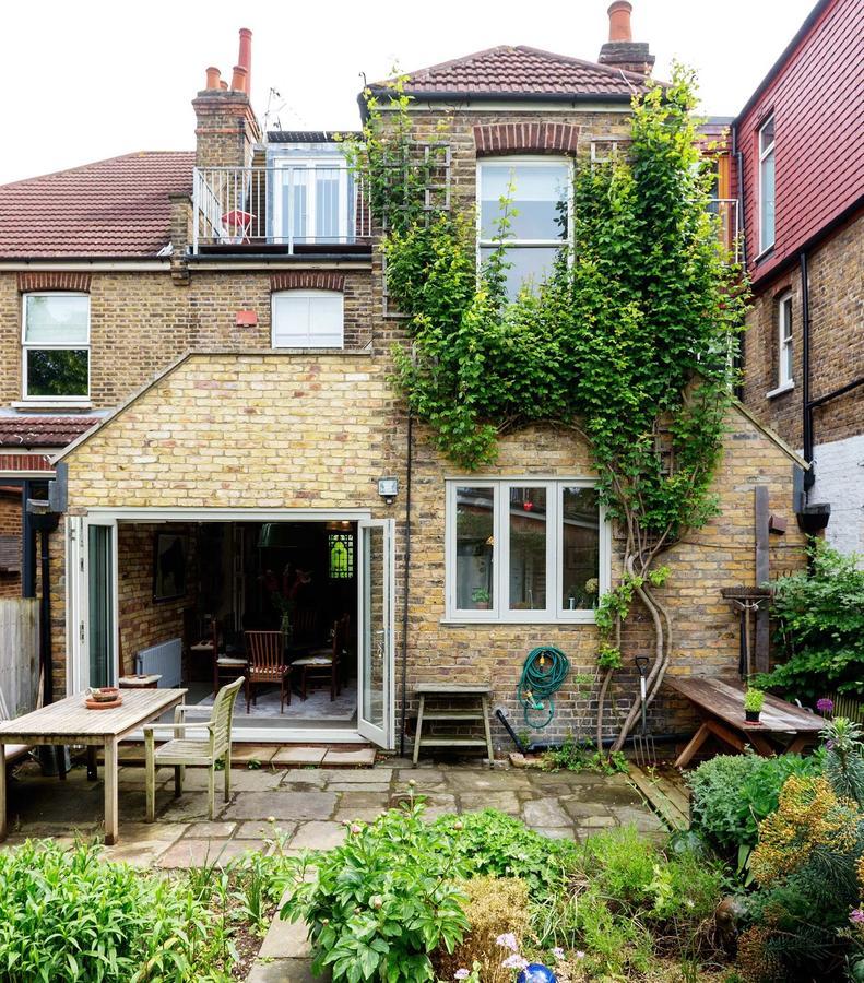 Veeve - West Family Fun * London