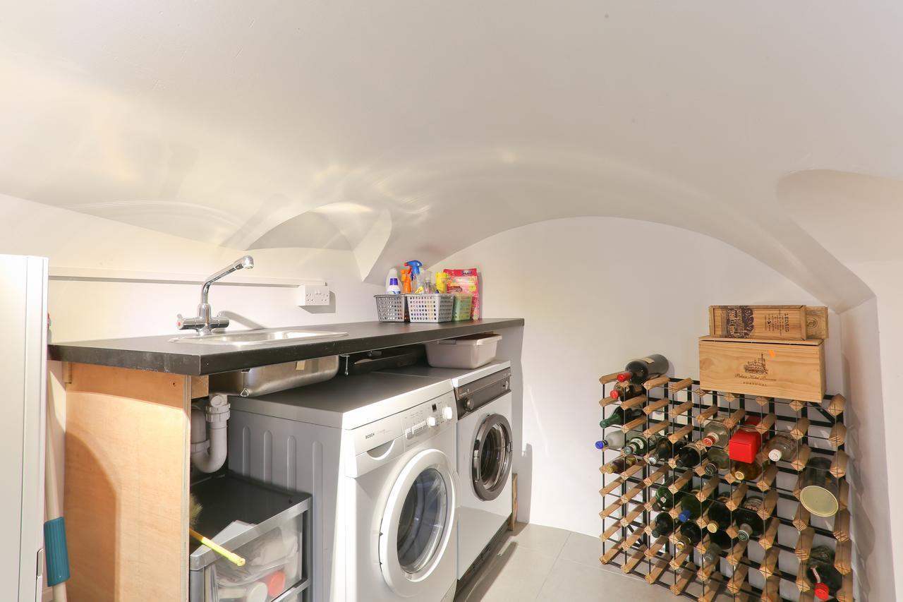 A To Rent South Kensington Apartment *