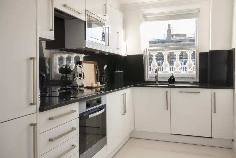 1 Bed South Kensington Apartment *