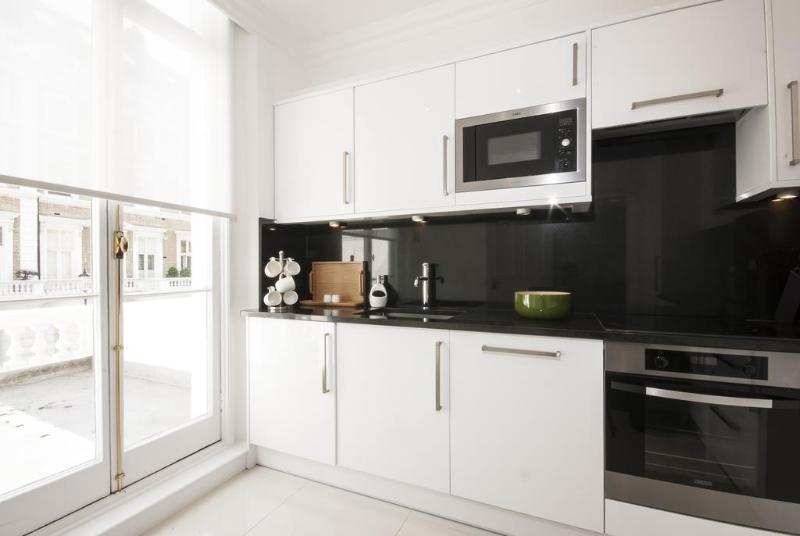 1 Bed South Kensington Apartment *