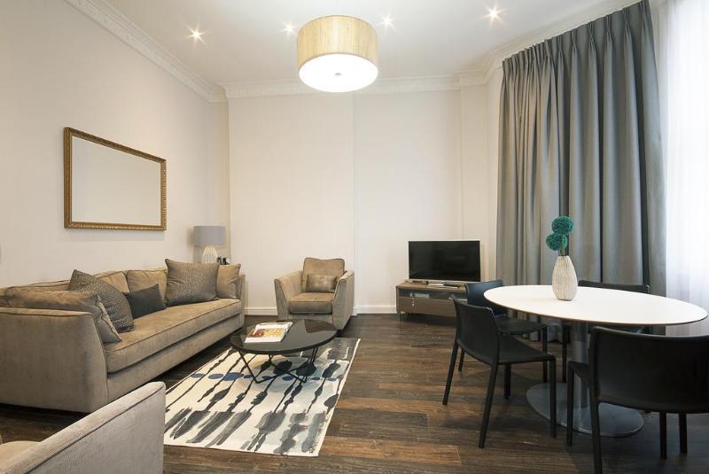 1 Bed South Kensington Apartment *