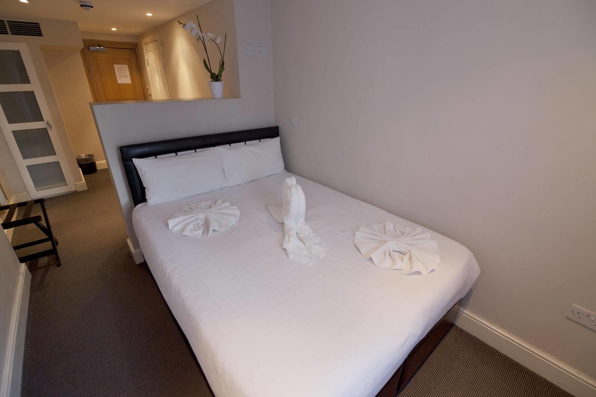 Nox Olympia Hotel London
