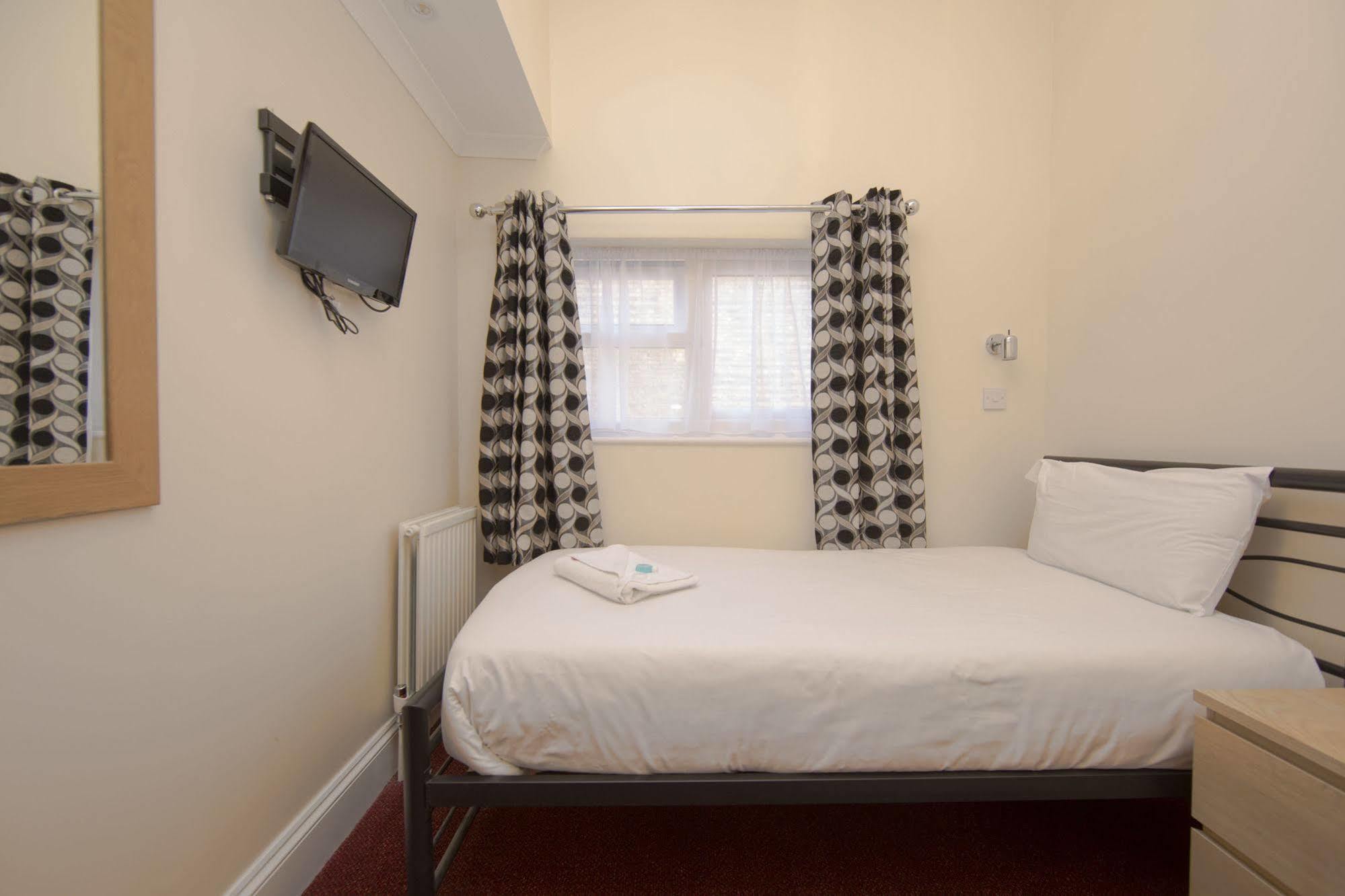 Oyo Lifestyle Golden Guest house 3*