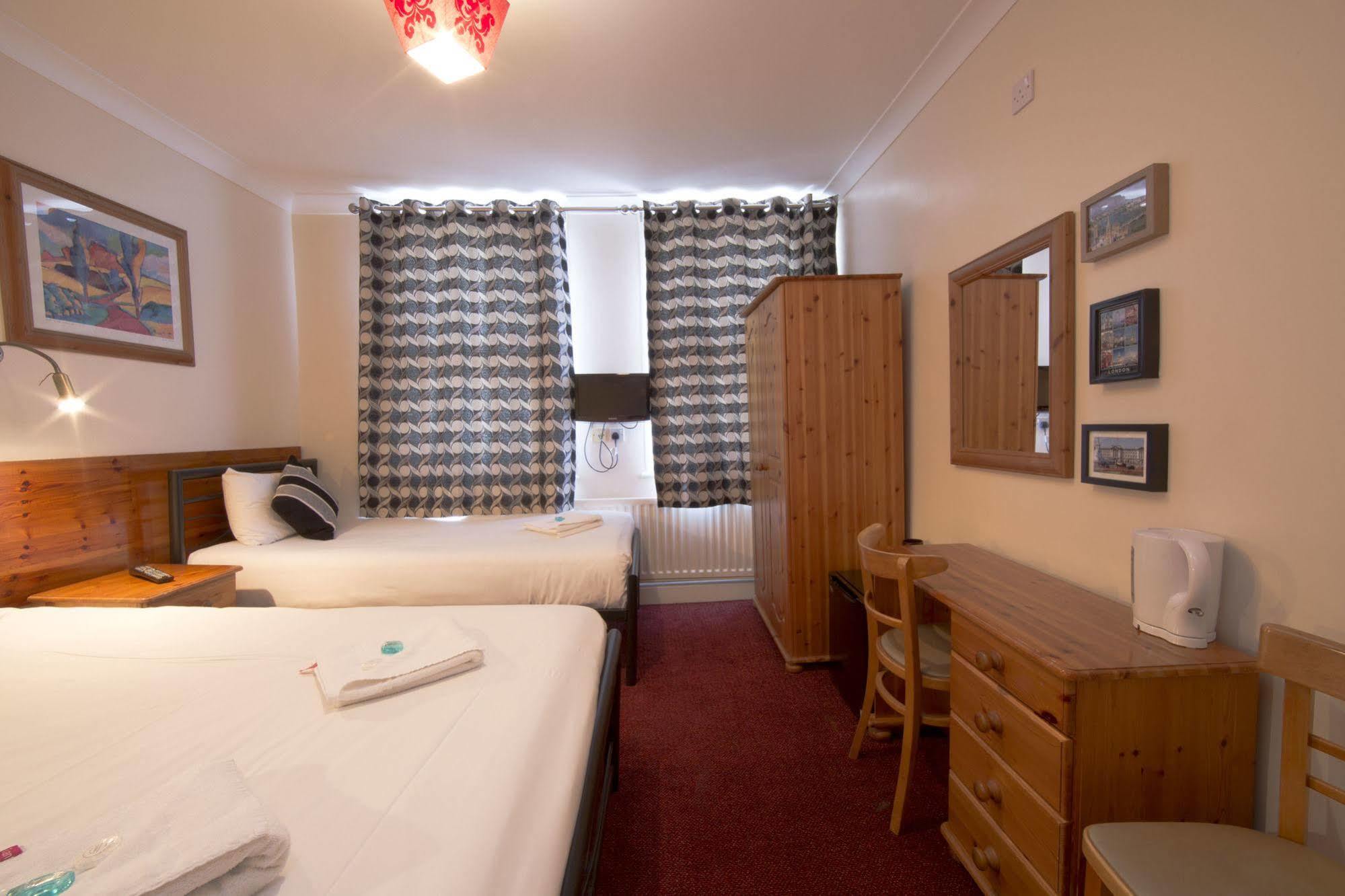 Oyo Lifestyle Golden Guest house 3*