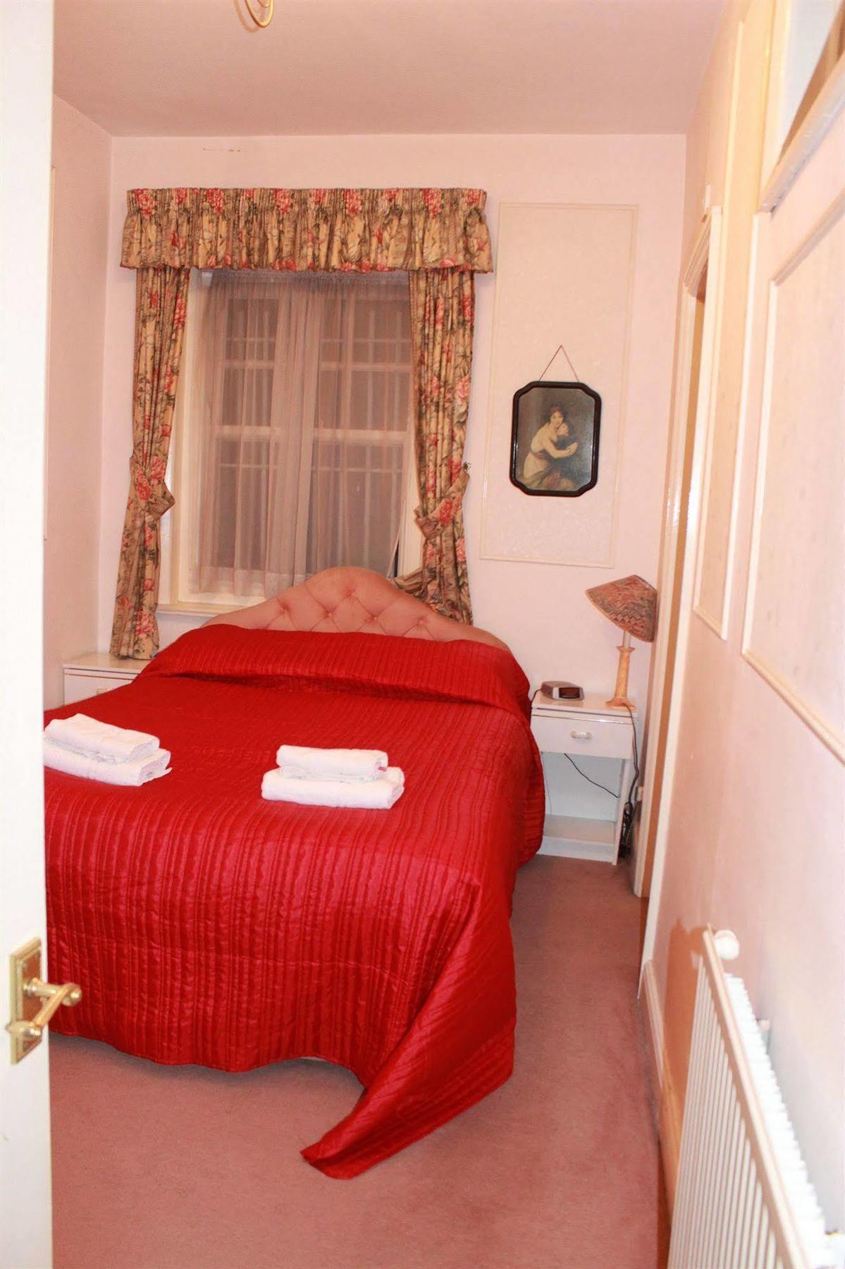 Kensingtoncourt Aparthotel 3*