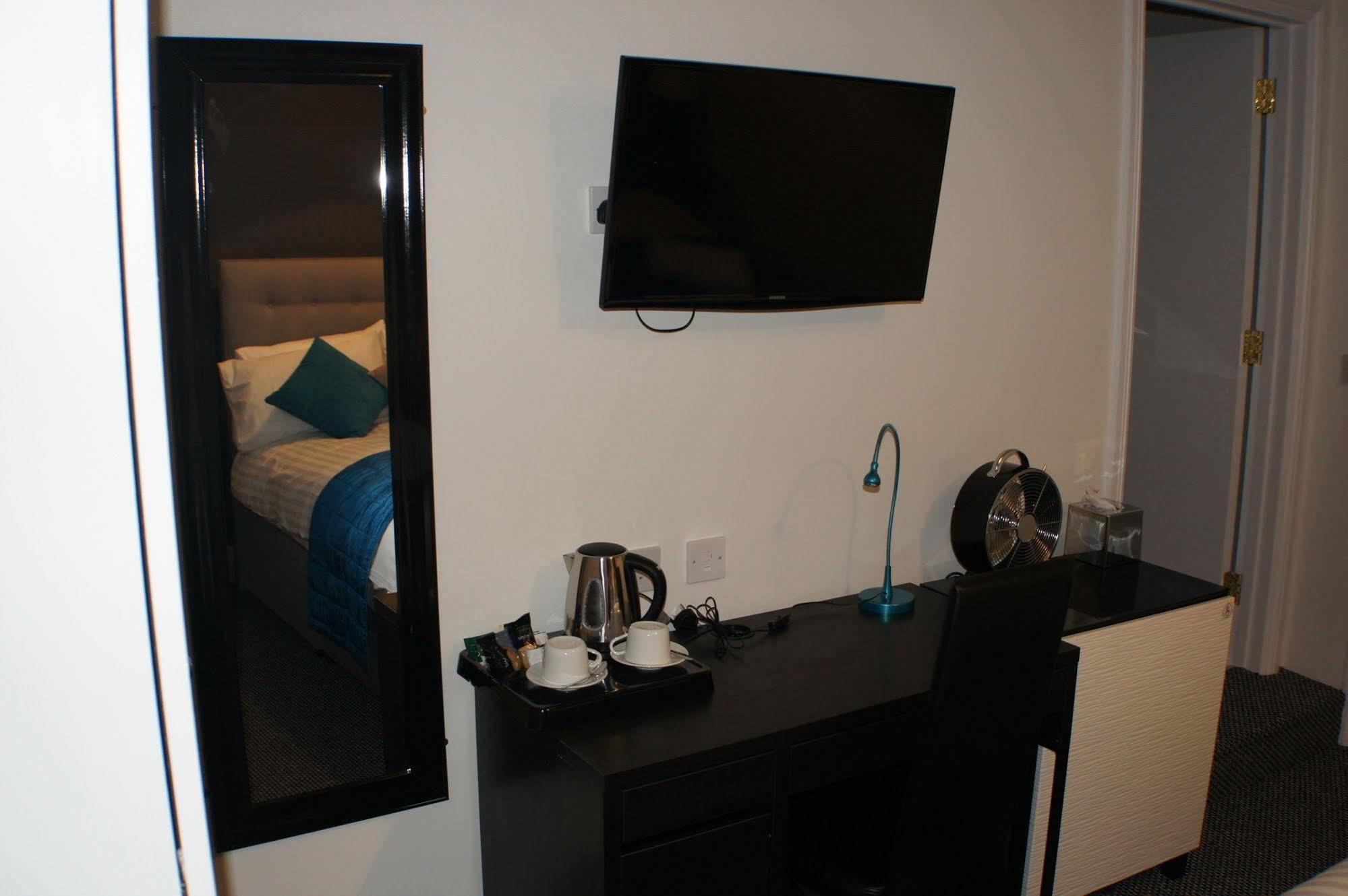 Hotel Grand Junction Arms London