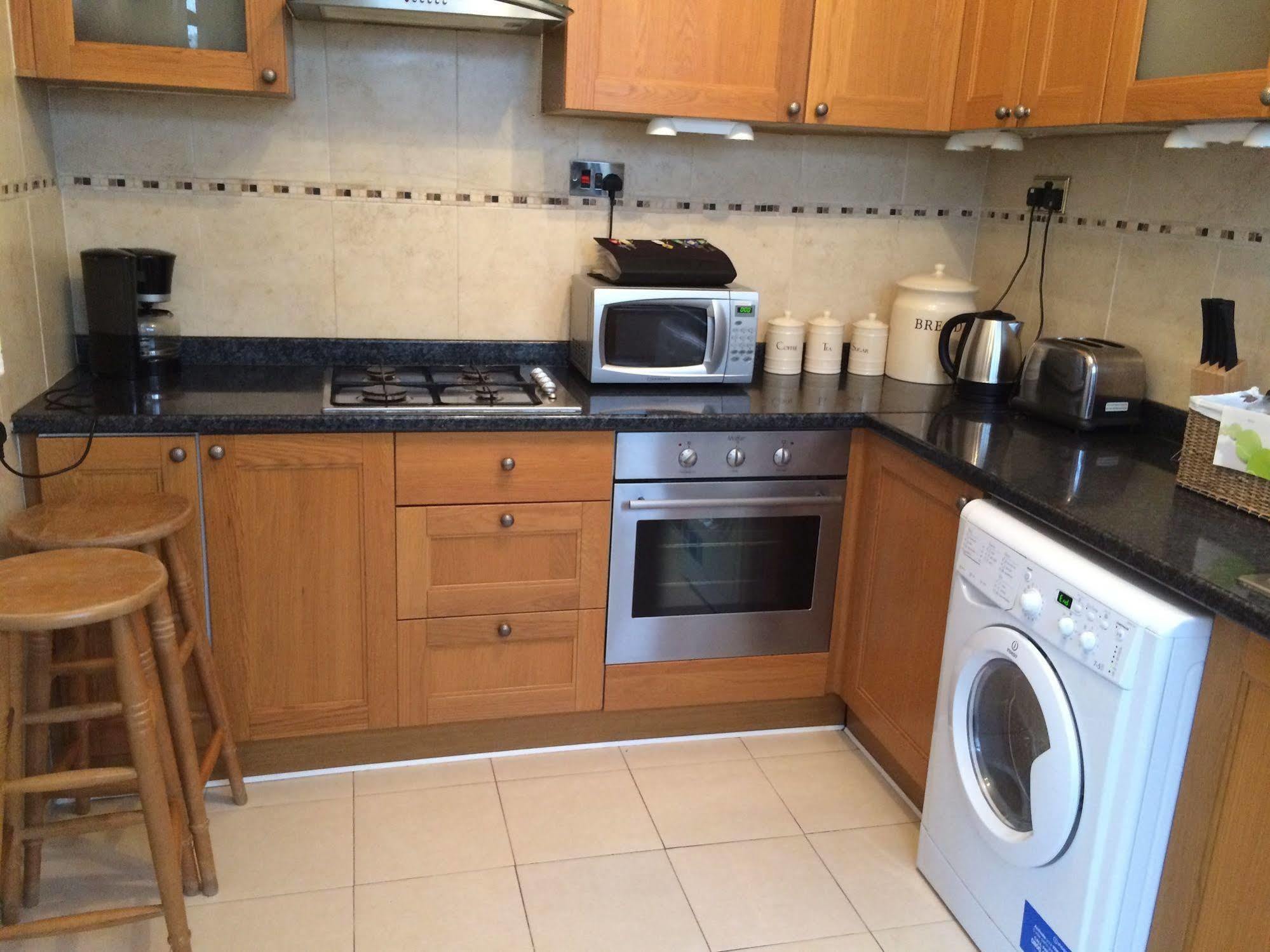 Apartment Lovely Garden In Wimbledon Town Centre With Private Parking By Wimbledon Lets London