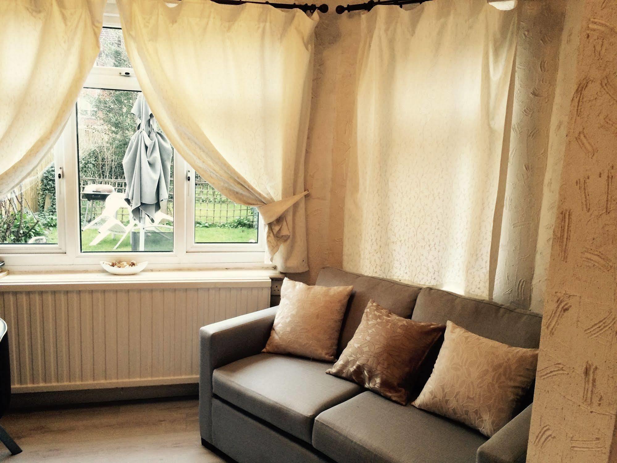 Lovely Garden In Wimbledon Town Centre With Private Parking By Wimbledon Lets * London