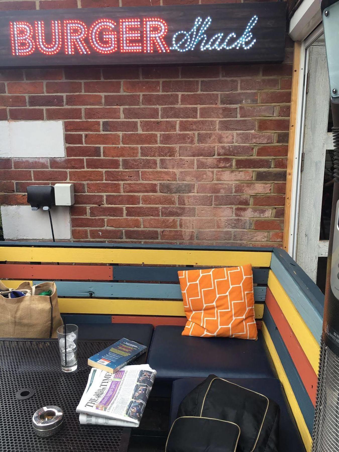 Apartment Lovely Garden In Wimbledon Town Centre With Private Parking By Wimbledon Lets London