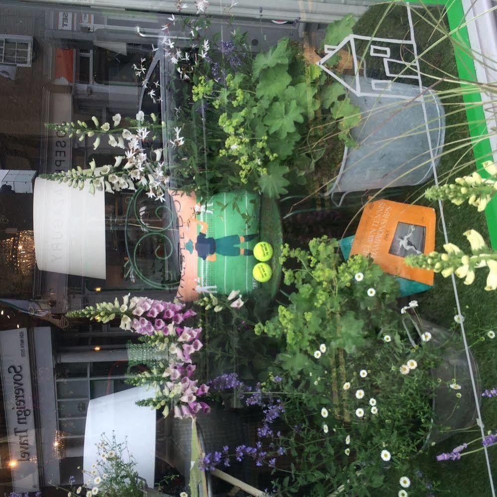 Lovely Garden In Wimbledon Town Centre With Private Parking By Wimbledon Lets Apartment *