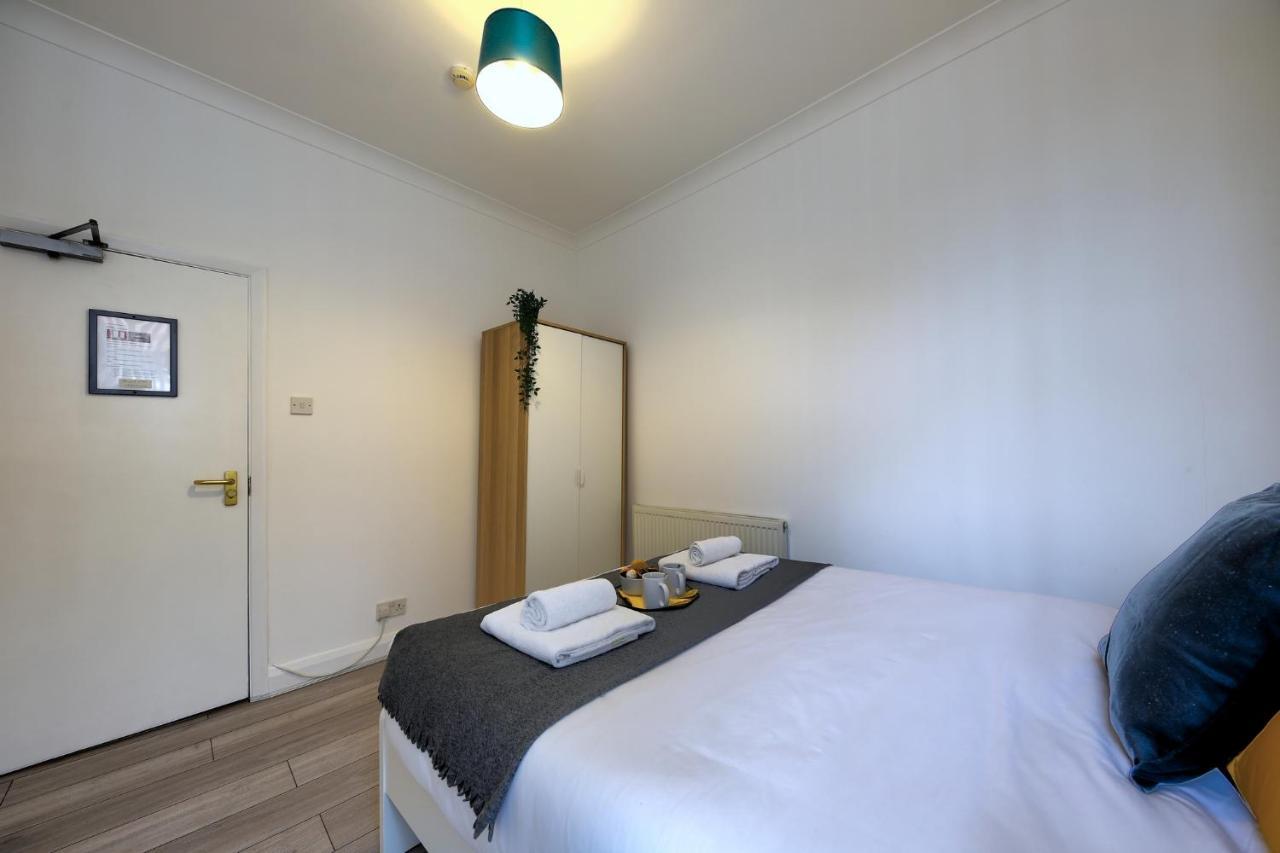 Melrose Apartment *