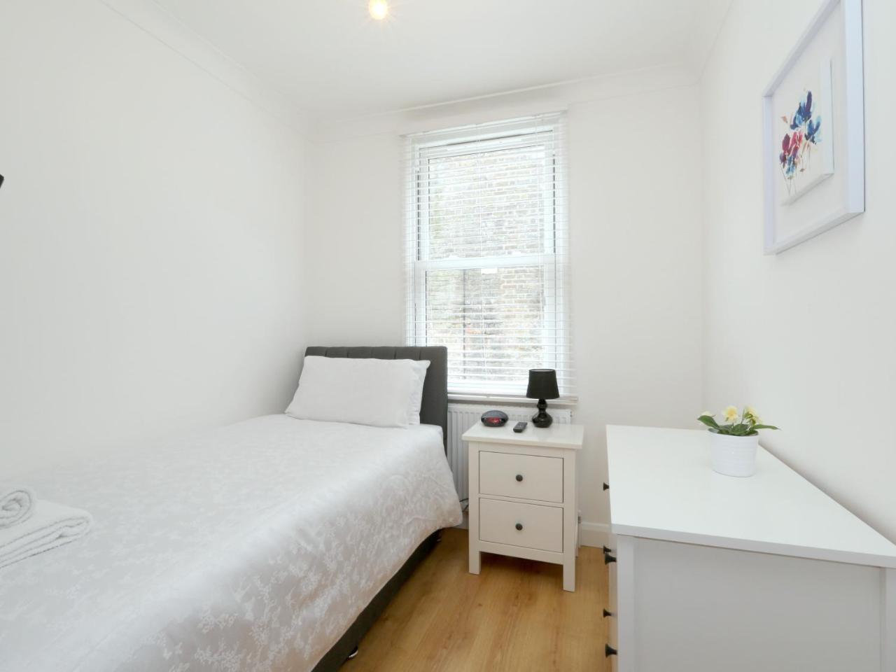 Oyo Home Kings Cross-St Pancras Garden 4 Bedroom *