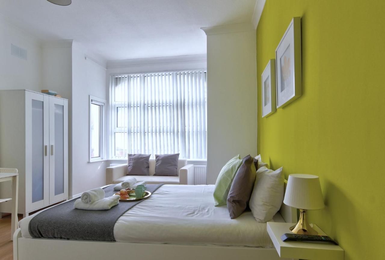 Melrose Apartment *