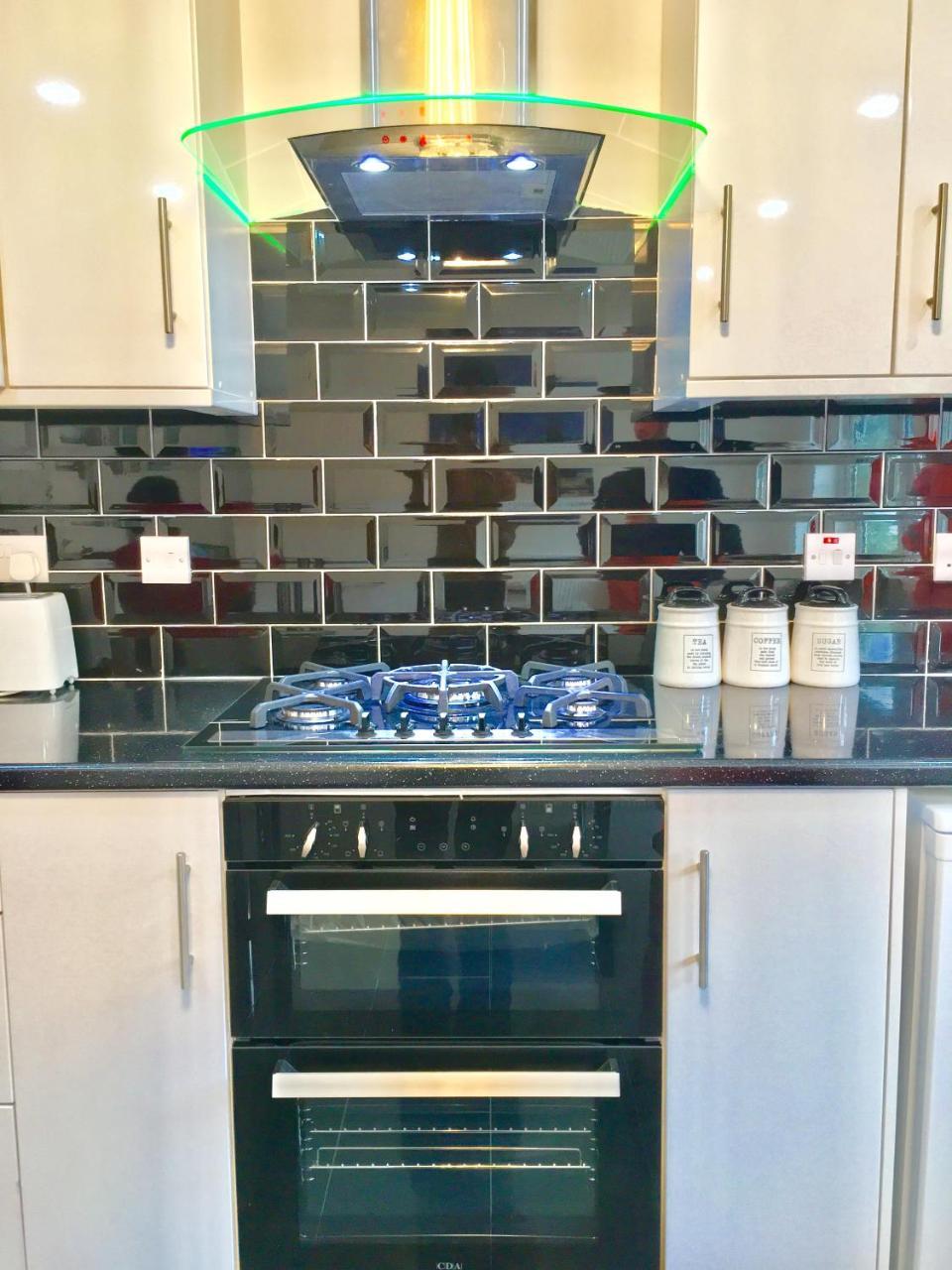2 Bedroom Apartment, Kitchen, Reception And Private Garden Apartment *
