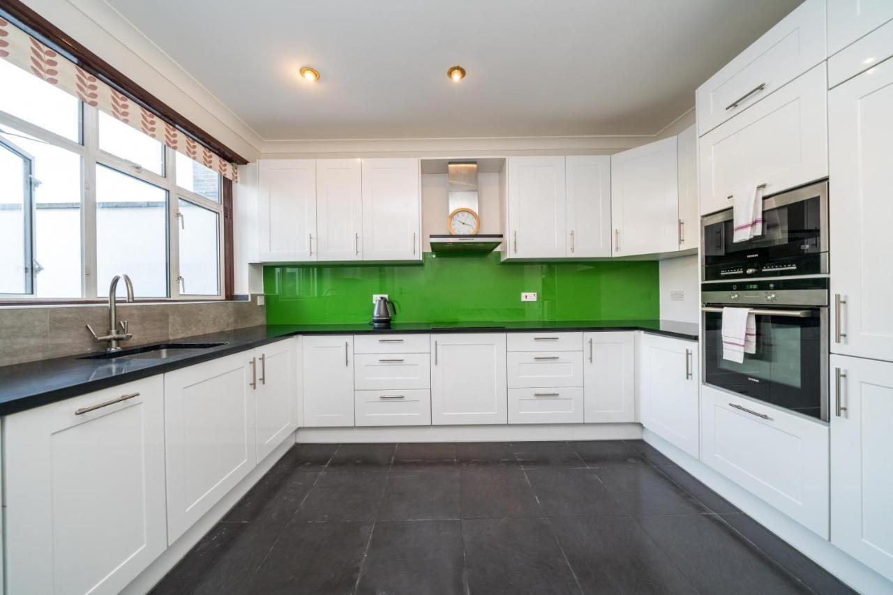 New 3 Bedroom House Near Wembley Stadium Apartment *