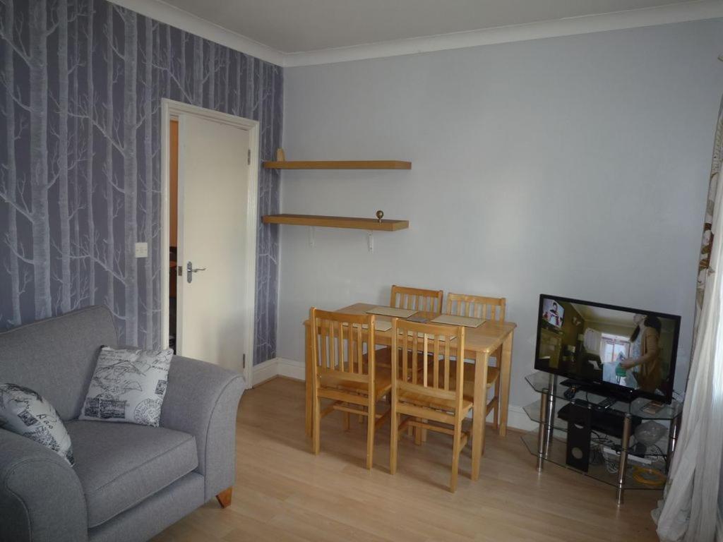 Two Bedroom Flat St Andrews Road * London