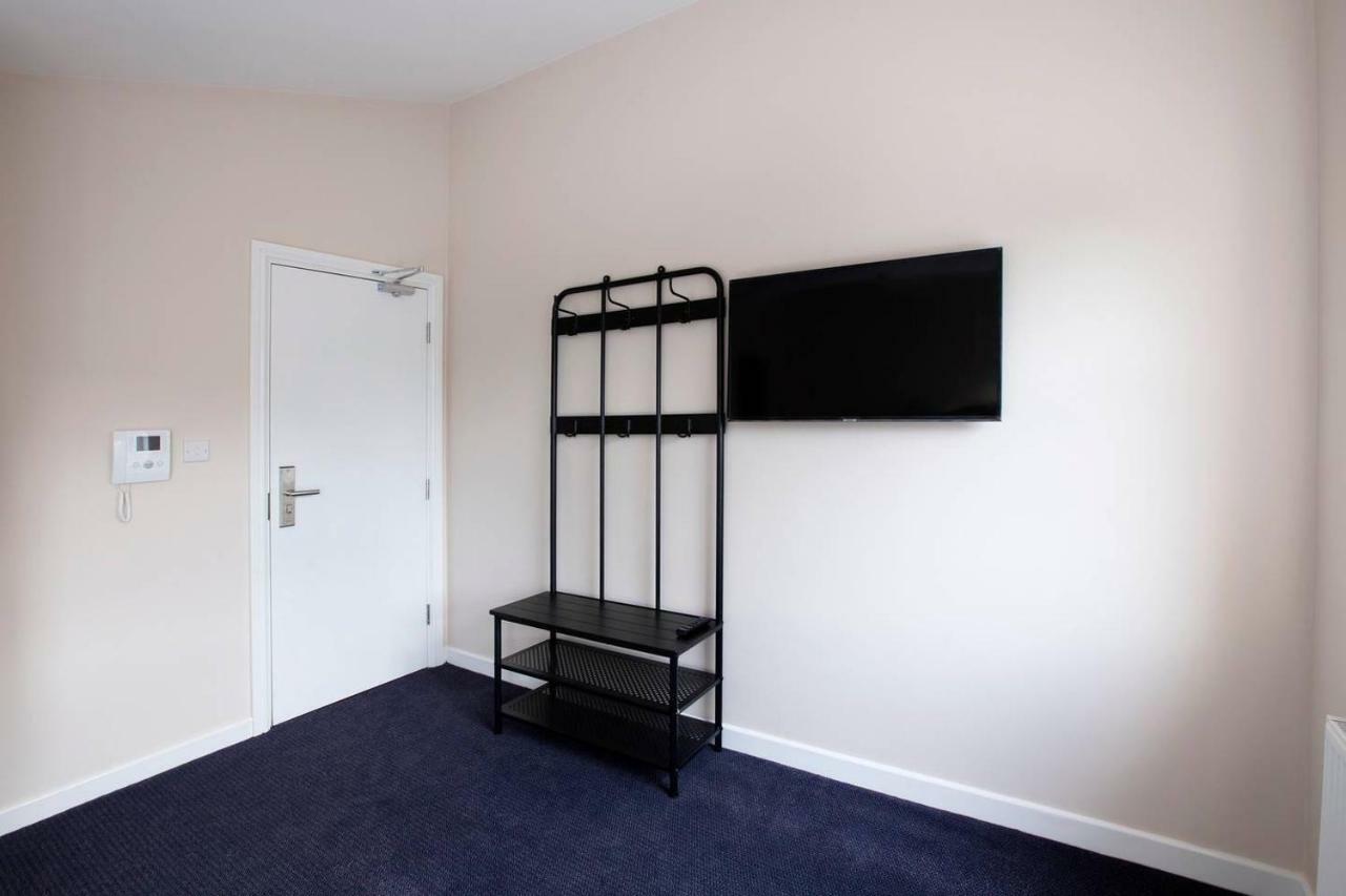 Spacious King Bed Near Denmark Hill Station * London