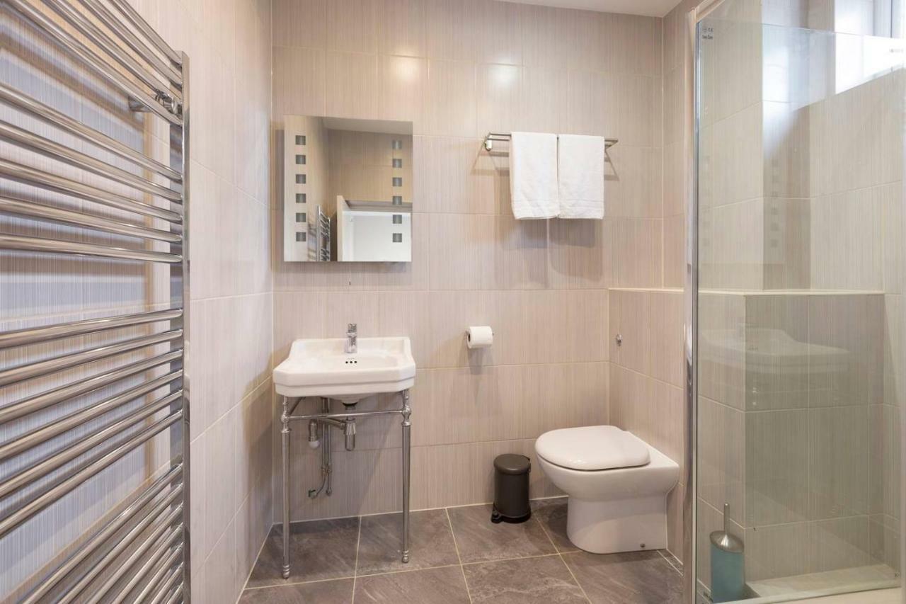 Inn Spacious King Bed Near Denmark Hill Station London