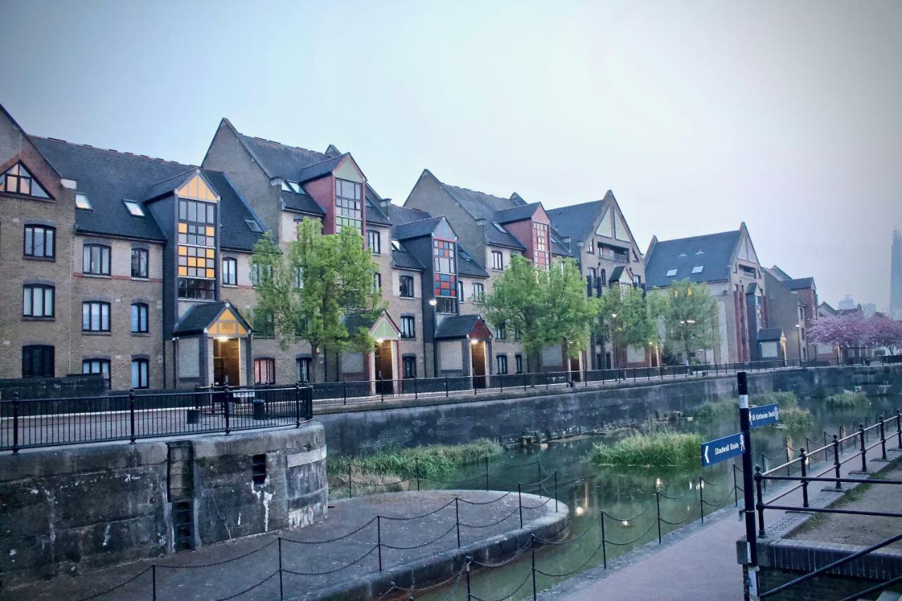 Tobacco Dock Studio Apartment London