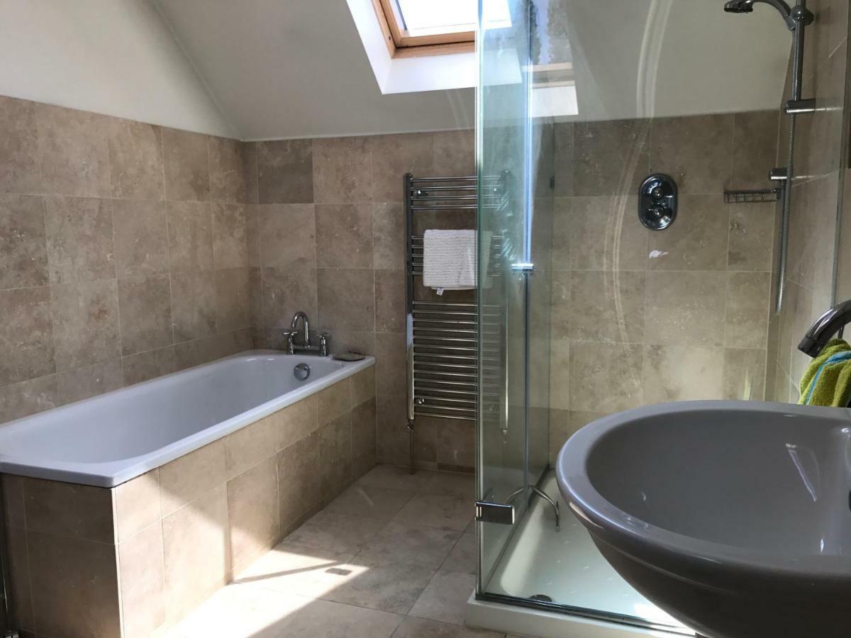 Wimbledon Tennis House With Hot Tub; 4 Minute Walk *