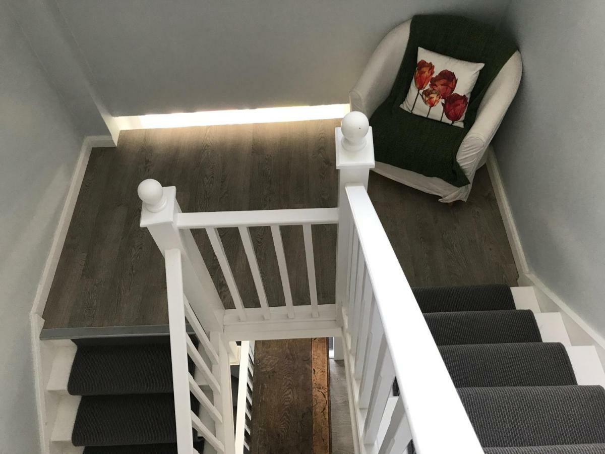 Wimbledon Tennis House With Hot Tub; 4 Minute Walk Holiday home