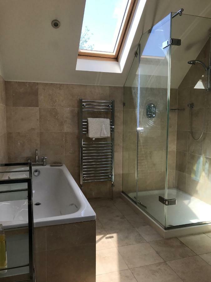 Wimbledon Tennis House With Hot Tub; 4 Minute Walk Holiday home *