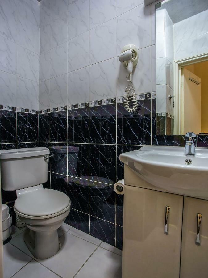 Oyo Lifestyle Golden Guest house