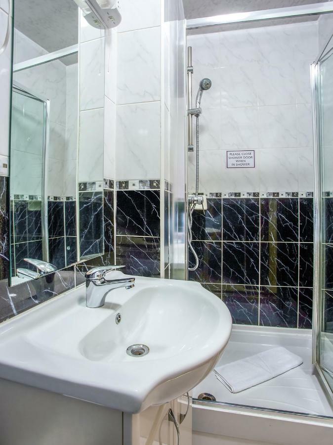 Oyo Lifestyle Golden 3*