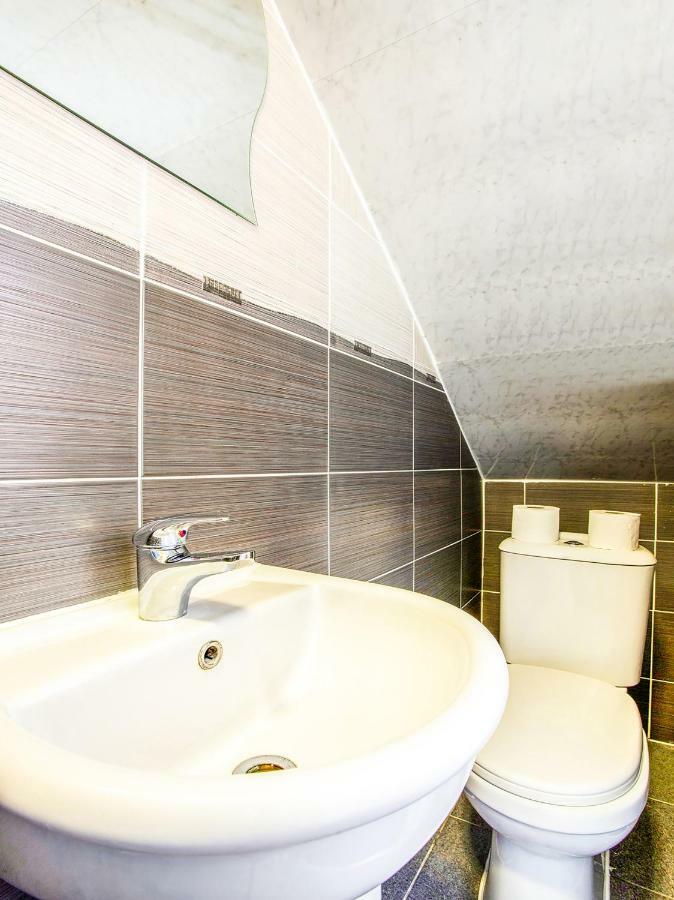 Oyo Lifestyle Golden Guest house London