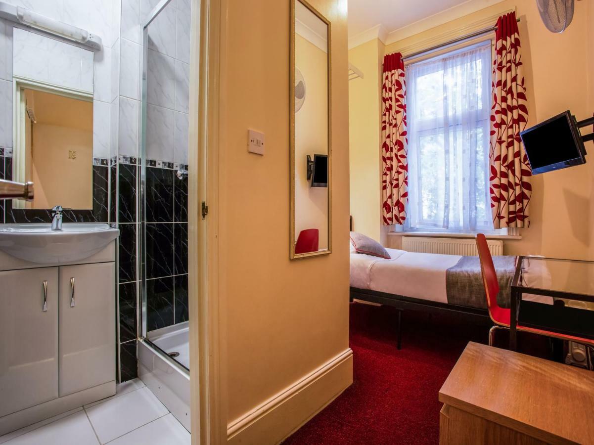 Oyo Lifestyle Golden Guest house 3*
