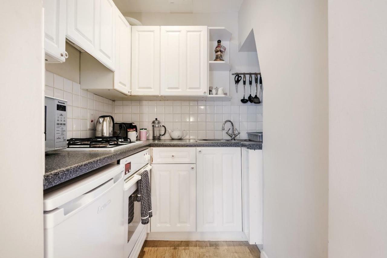 Charming Victoria Close To Buckingham Palace By Underthedoormat * London