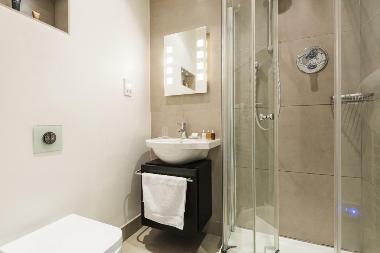 Charming Victoria Close To Buckingham Palace By Underthedoormat Apartment