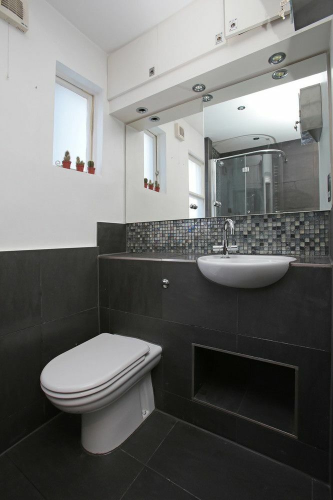Veeve - Burnfoot Avenue Vr London
