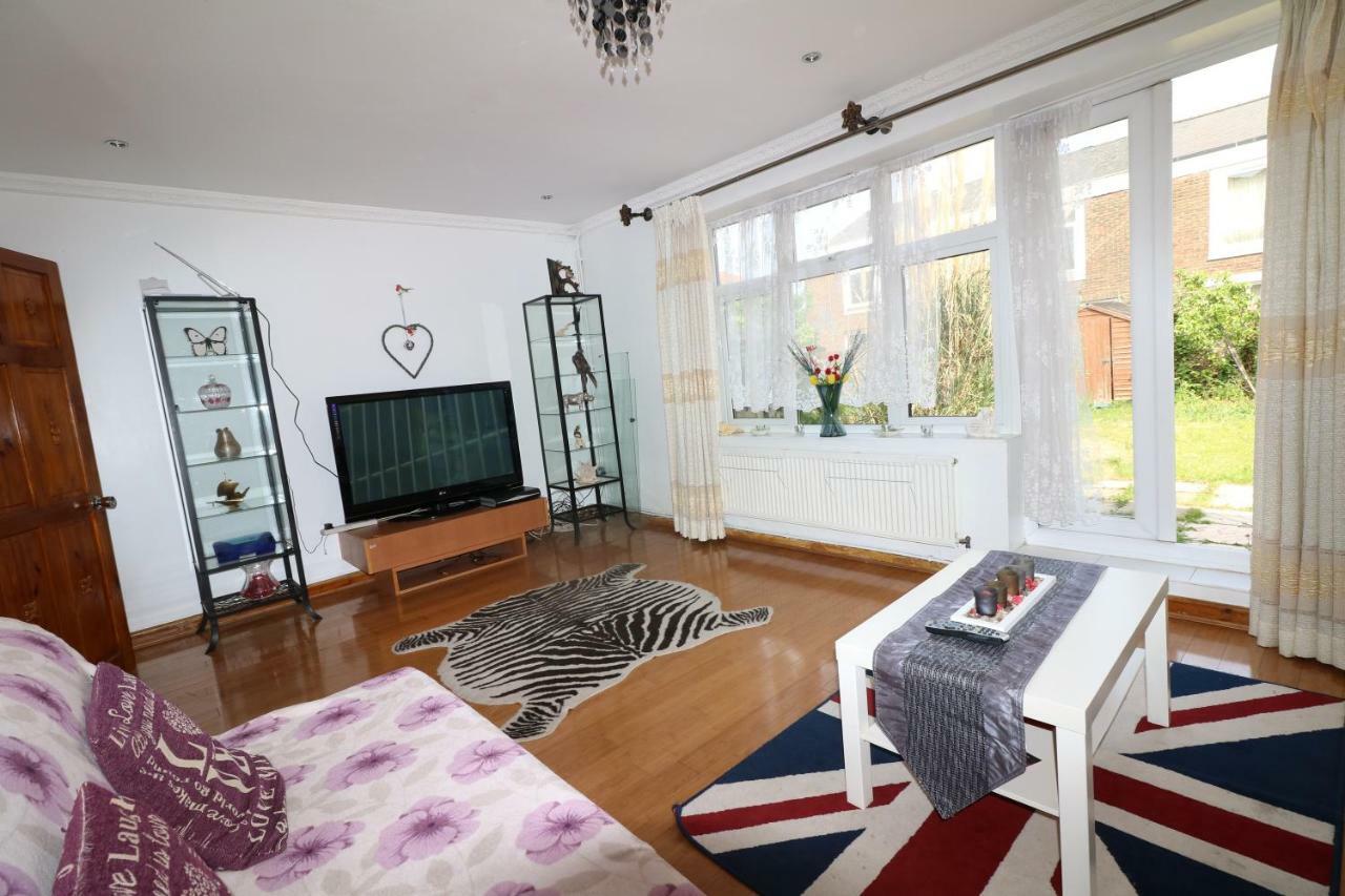 Abbey Private House With Lovely Garden Holiday home London