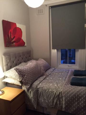 Perfect 2 Bedroom Flat Shepherds Bush W12 Apartment *